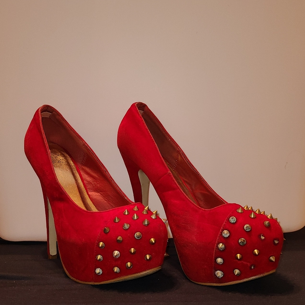 Rolo Bella Red Spikes